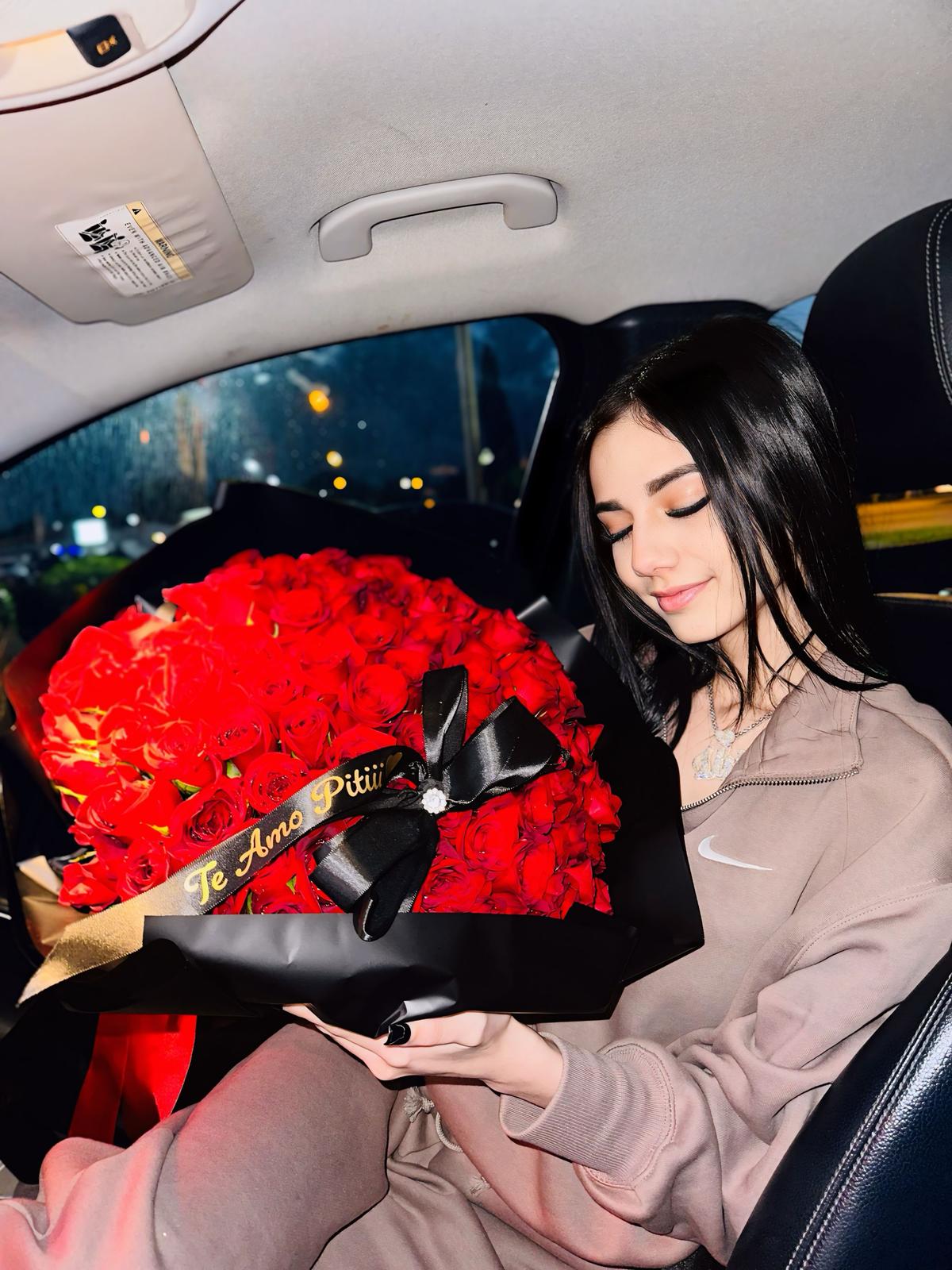 Red Roses Bouquet